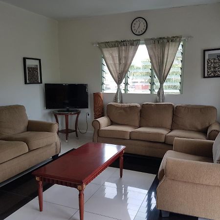 Malau Lodge 努库阿洛法 外观 照片