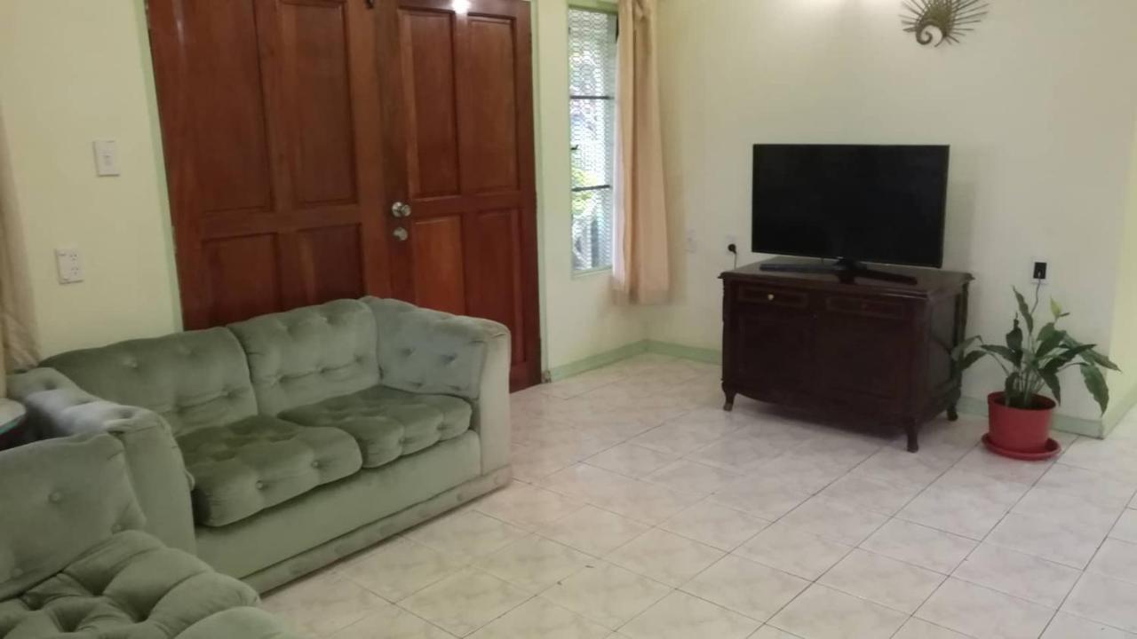 Malau Lodge 努库阿洛法 外观 照片